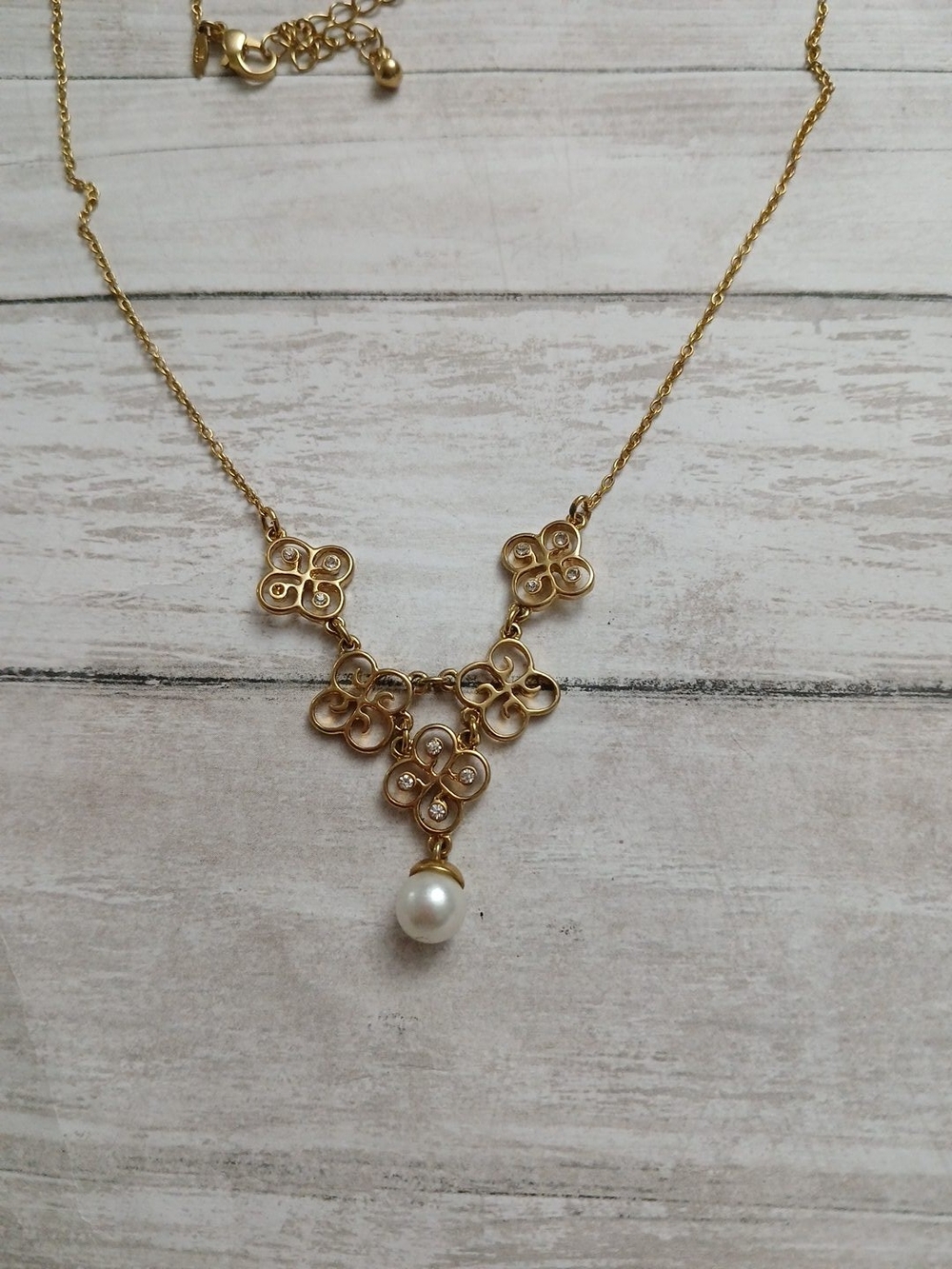Avon Gold Filigree Necklace with Pearl Pendant And Extender - Picture 2 of 2